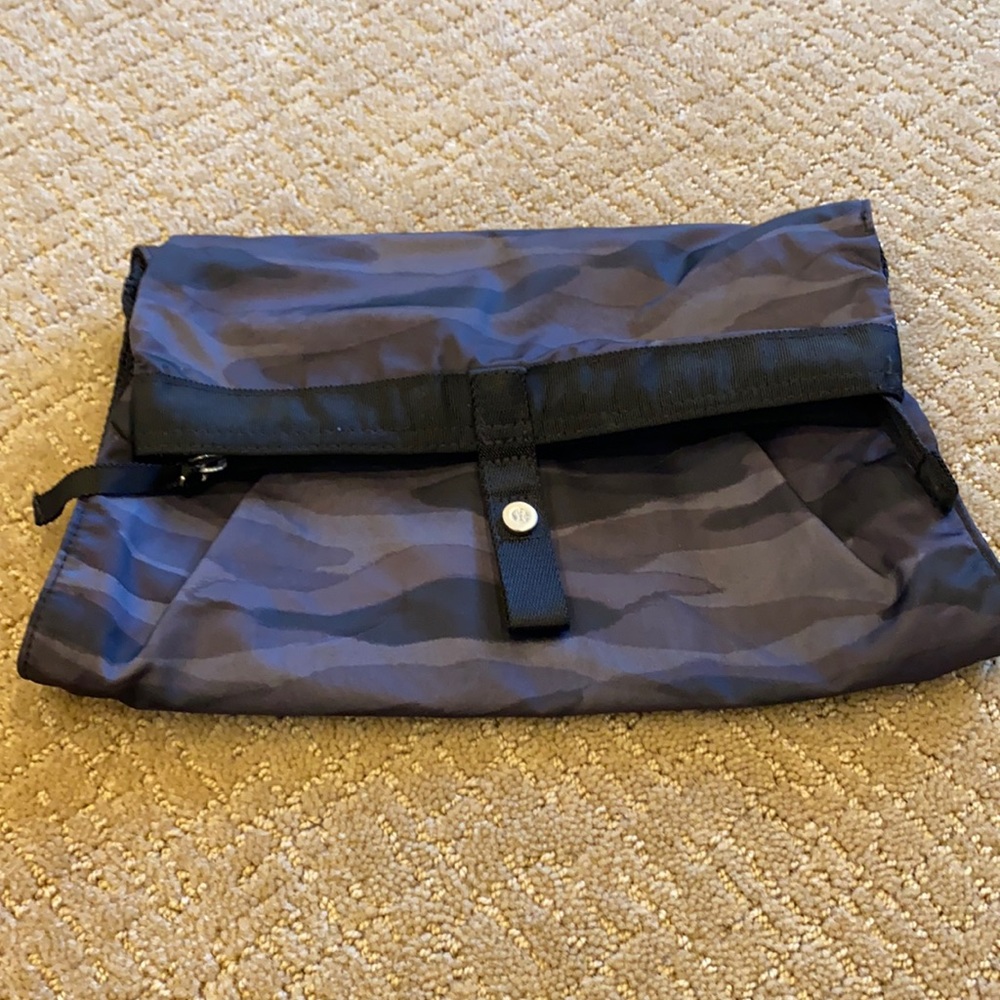lululemon sweaty bag/toiletry